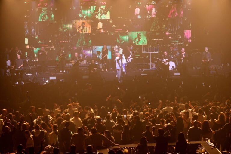 Israeli soldiers feted at Tel Aviv Chanukah concert