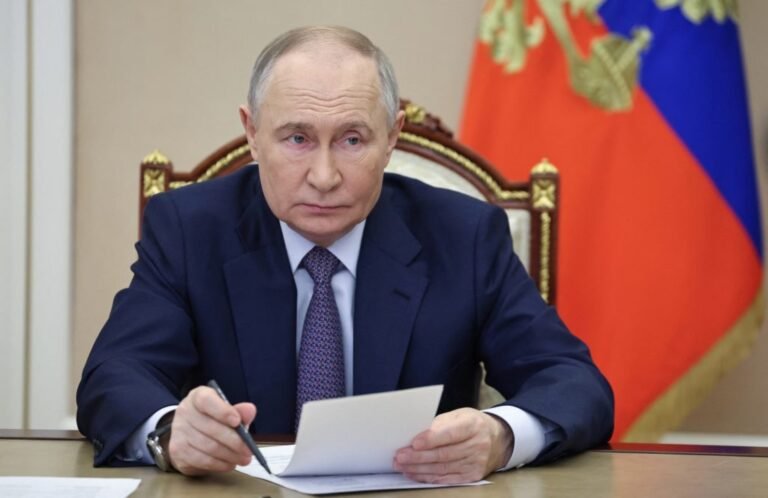 News Wrap: Putin apologizes after deadly Azerbaijani airliner crash