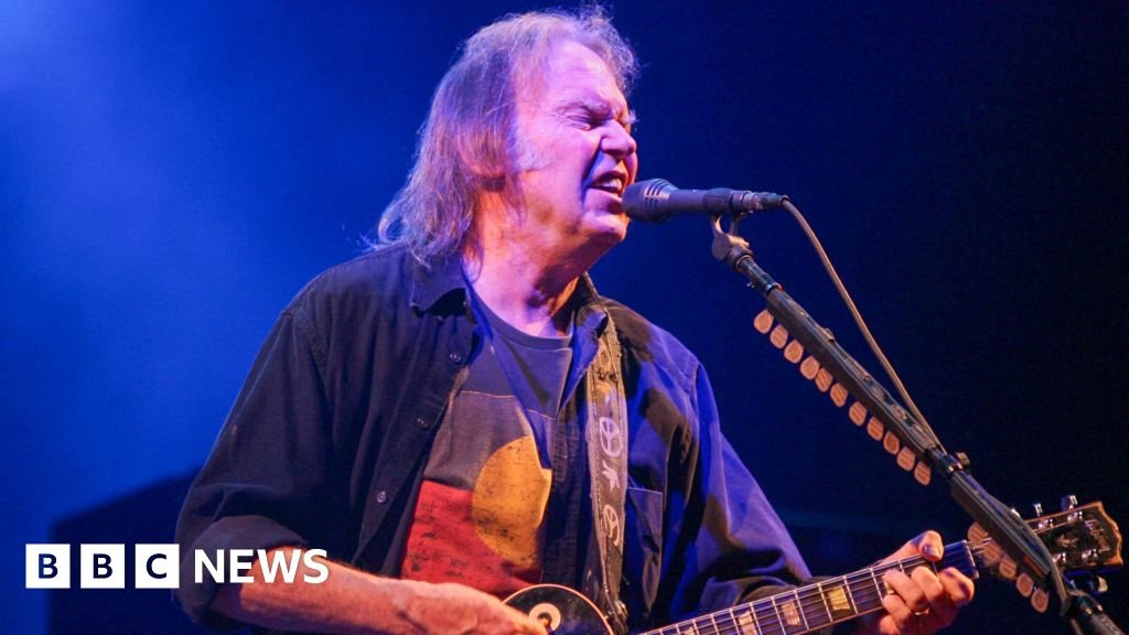 Neil Young shuns Glastonbury over BBC ‘corporate control’