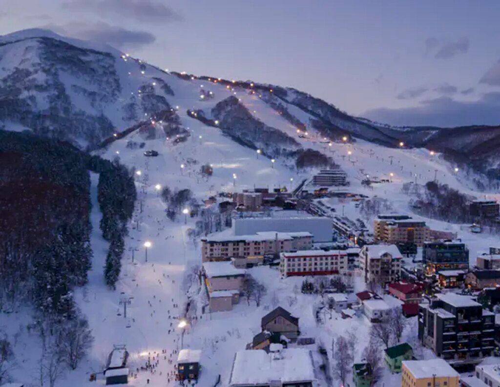 Japan: Three Israelis trapped on Mount Hakuba suffering hypothermia Japan: Three Israelis trapped on Mount Hakuba suffering hypothermia