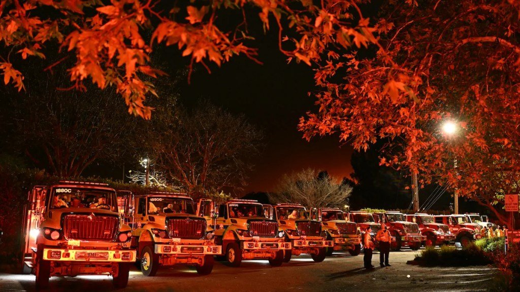 Brentwood, Encino Evacuated Overnight as Death Toll Climbs to 13 Brentwood, Encino Evacuated Overnight as Death Toll Climbs to 13