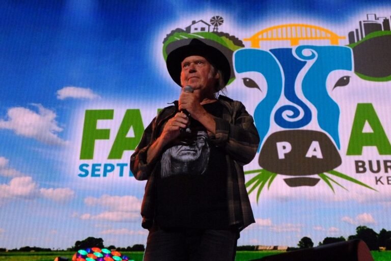 Neil Young drops out of Glastonbury music festival
