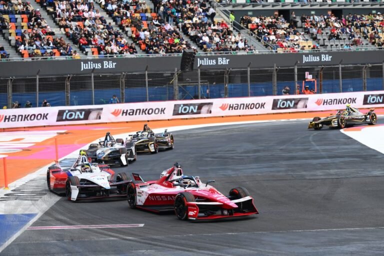 Rowland ambushes Porsches for Mexico Formula E win