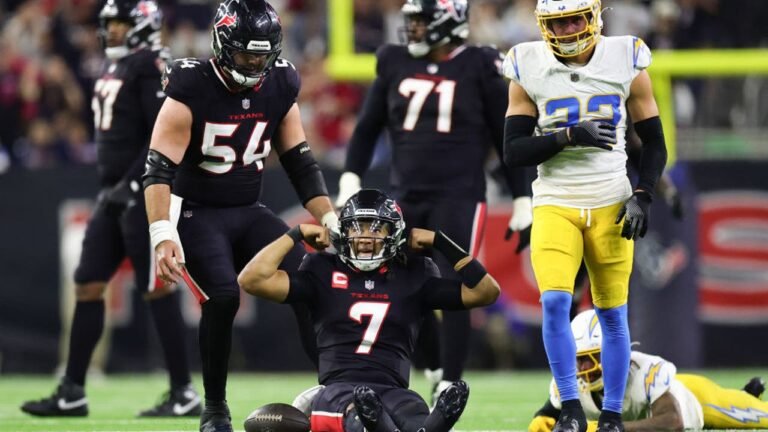 Texans beat Chargers 32-17 in Wild Card game at NRG in Houston
