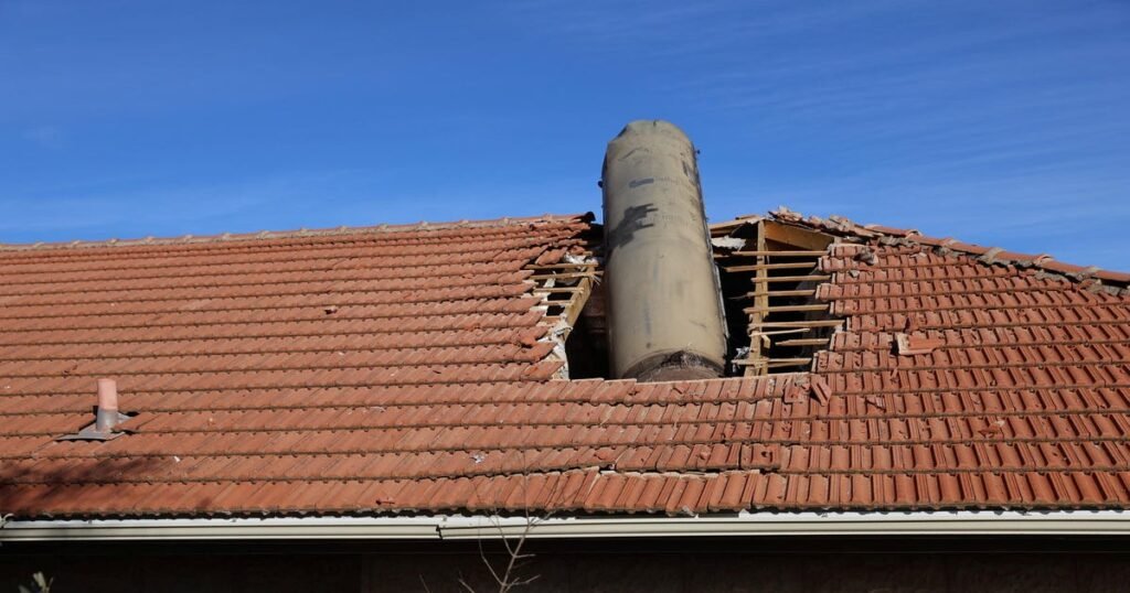 Homes Near Jerusalem Damaged by Shrapnel During Houthi Missile Attack – Israel News Homes Near Jerusalem Damaged by Shrapnel During Houthi Missile Attack – Israel News
