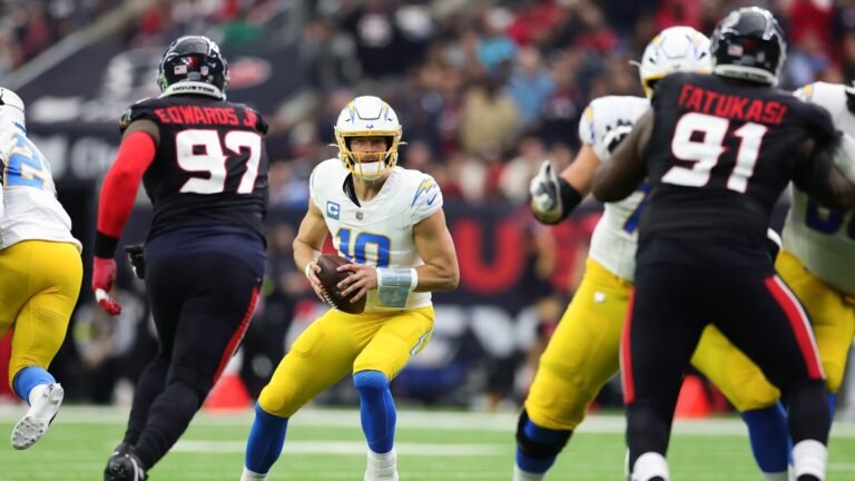 Chargers have early 6-0 lead after early takeaway