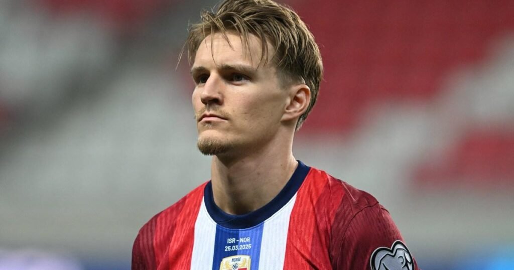 Arsenal fans left fuming after Norway coach WRESTLES with Martin Odegaard | Football