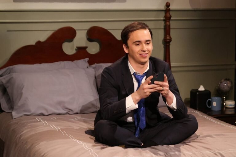 Rubio in the house!”: Signalgate takes over high schoolers’ group chat on “Saturday Night Live