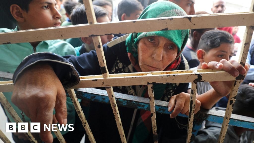 Gaza bakeries shut and painkillers on ration after month of Israeli blockade