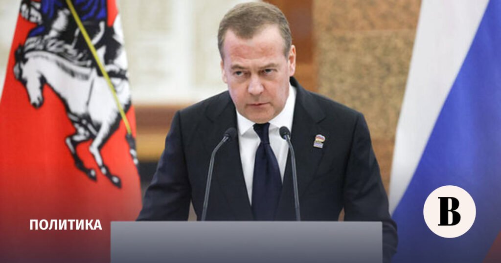 Медведев заявил о глобальных последствиях для мира от пошлин Трампа Медведев заявил о глобальных последствиях для мира от пошлин Трампа