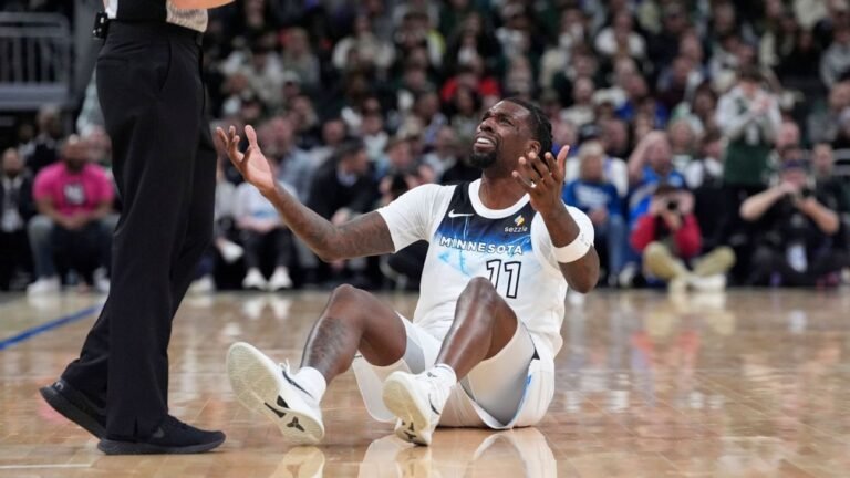 Wolves blow 24-point lead in 4th, tumble to No. 8 in West
