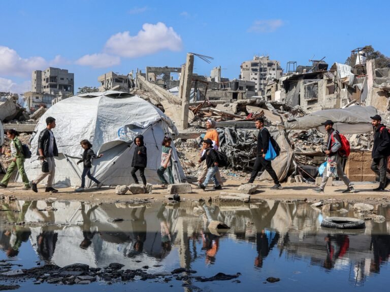 Hamas ‘lost contact’ with group holding Gaza captive after Israeli attack | Gaza News