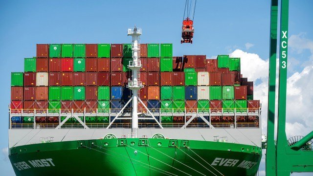 Morning Report — Trump digs in on tariffs