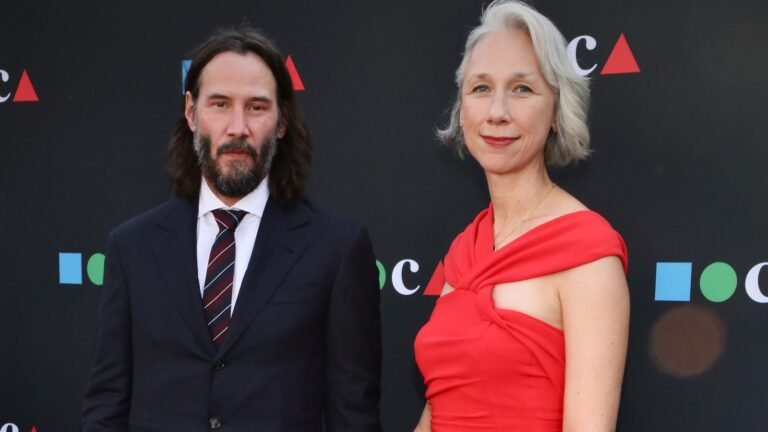 Keanu Reeves packs on PDA with girlfriend Alexandra Grant during rare lunch date | Hollywood